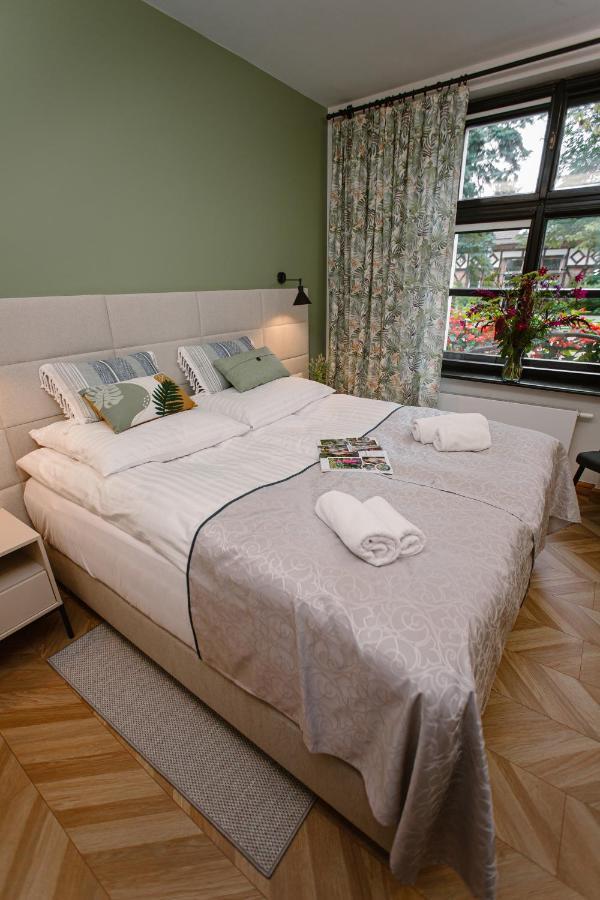 Dom W Starym Parku Hotel Biskupice  Buitenkant foto
