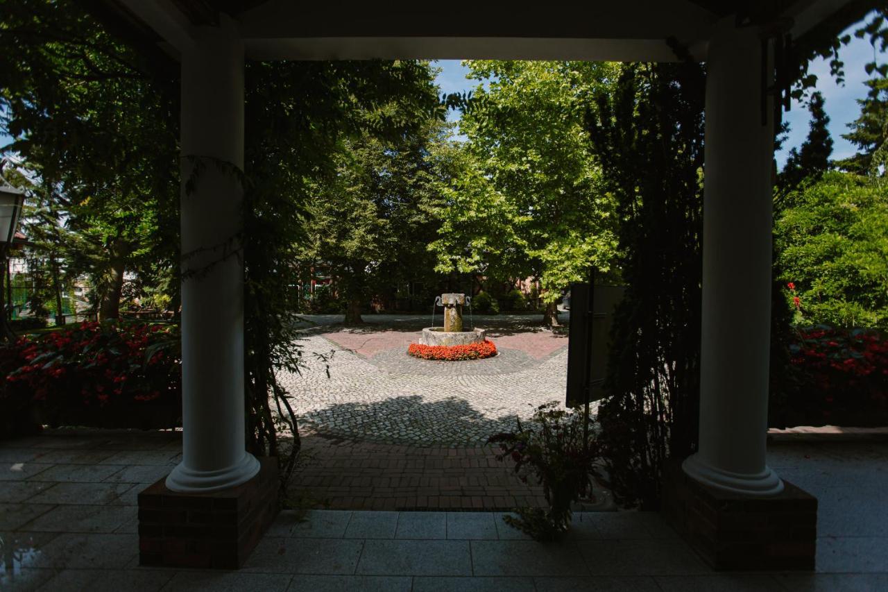 Dom W Starym Parku Hotel Biskupice  Buitenkant foto