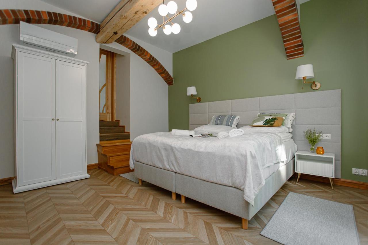Dom W Starym Parku Hotel Biskupice  Buitenkant foto