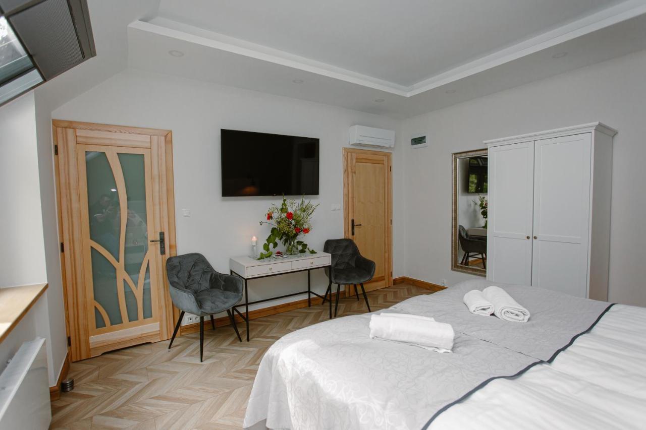 Dom W Starym Parku Hotel Biskupice  Buitenkant foto