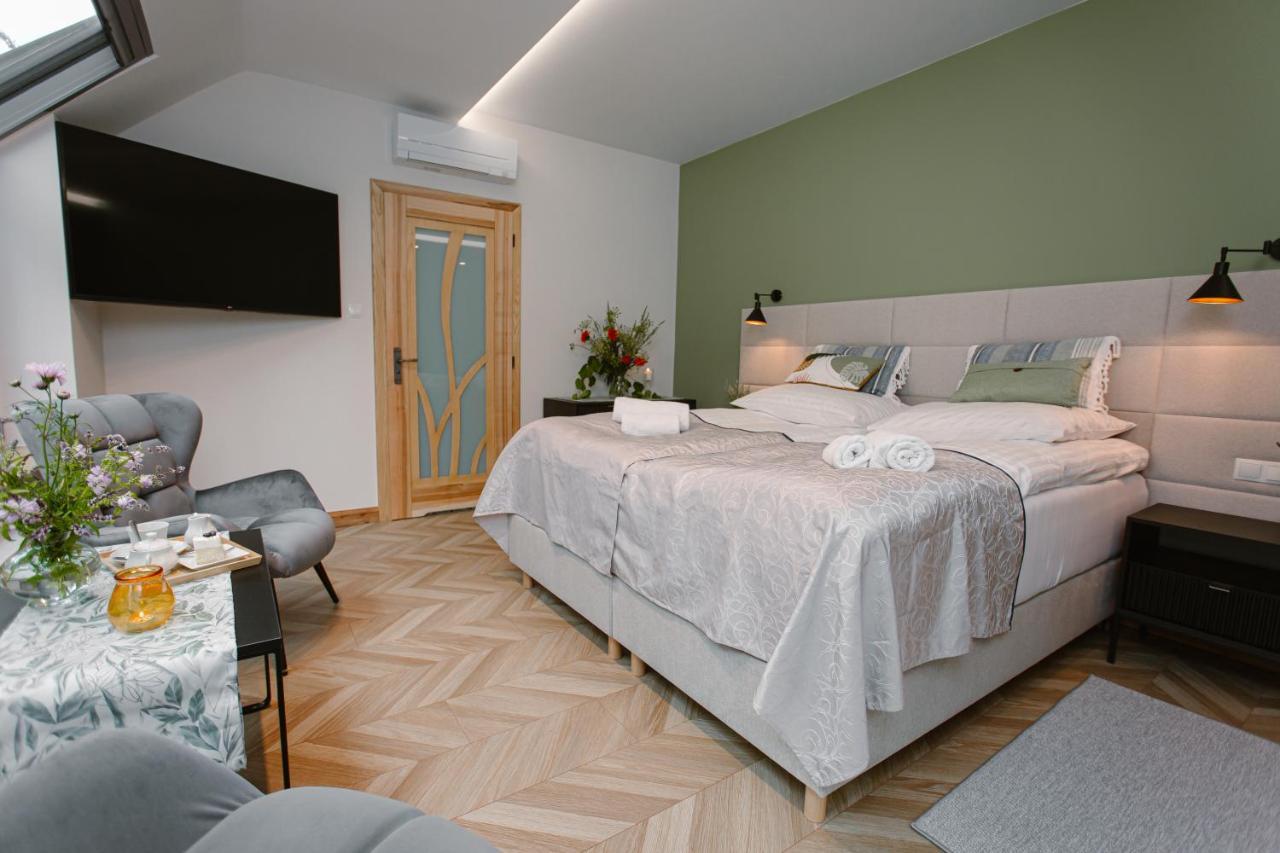 Dom W Starym Parku Hotel Biskupice  Buitenkant foto