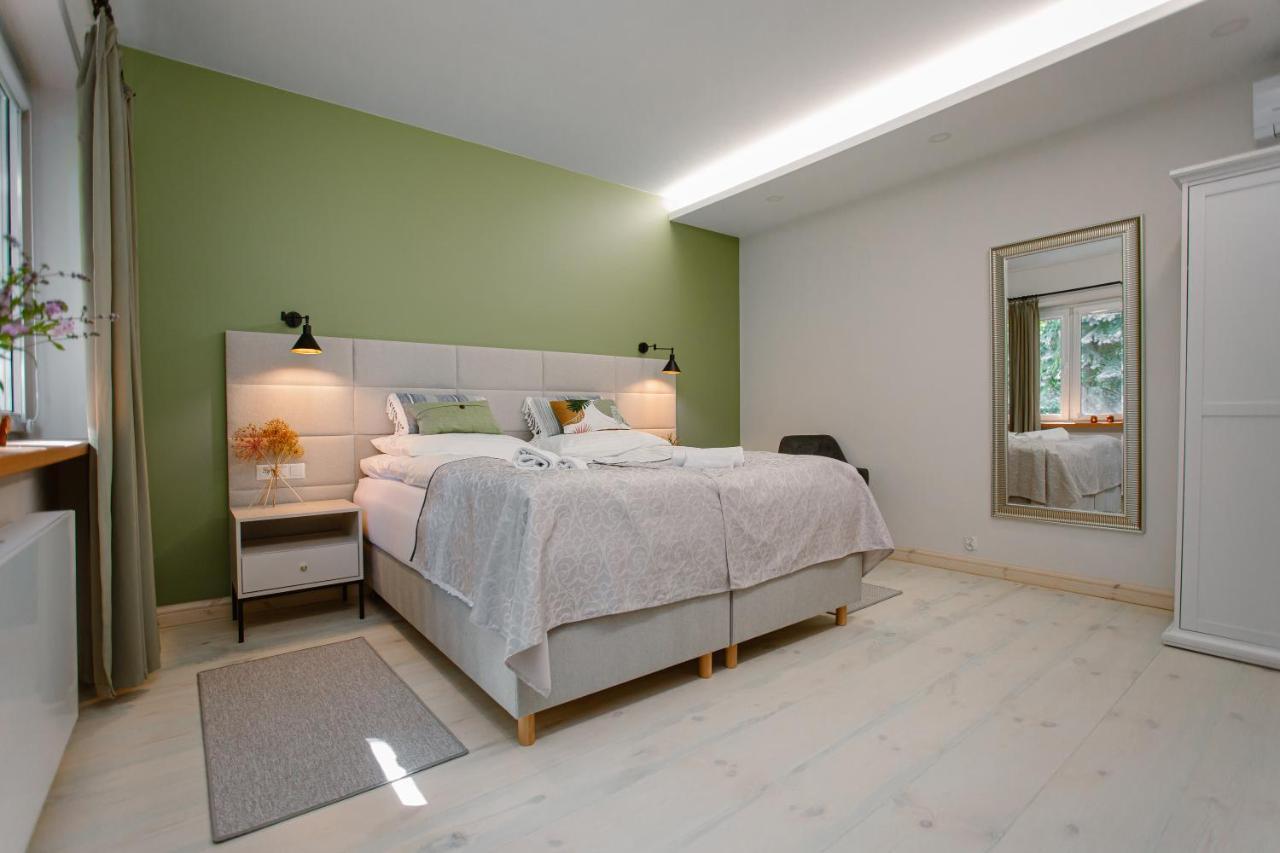 Dom W Starym Parku Hotel Biskupice  Buitenkant foto